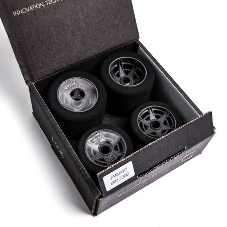 SET OF LENS TYRES 1\8 REAR SO - FRONT SO