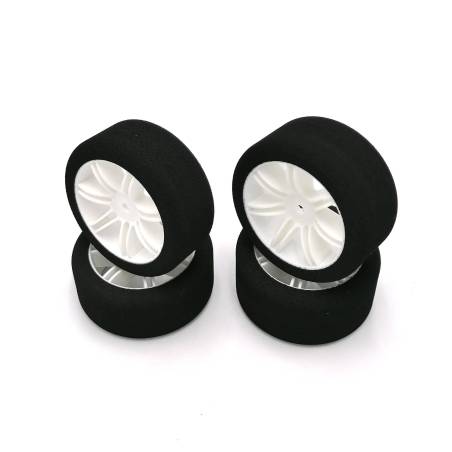 5 sets of tyres 1/10 on light rims 40° rear + 37° front - HOT RACE