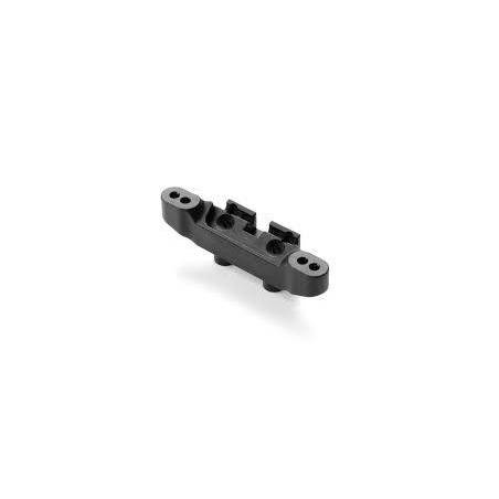 Placa plástico delantera roll-center puente superior Xray Ref. 322045
